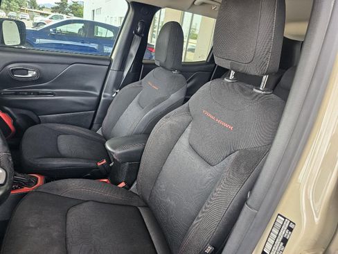 Used 2016 Jeep Renegade Trailhawk w/ Safety & Security Group image 28