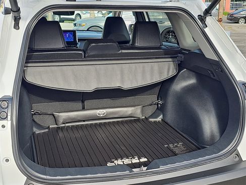 Used 2024 Toyota Corolla Cross XLE image 12