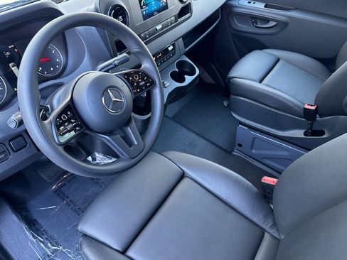 Used 2024 Mercedes-Benz Sprinter 2500 image 10