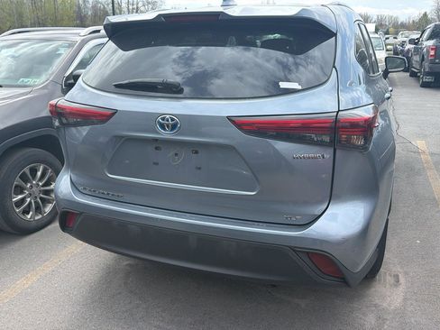 Used 2022 Toyota Highlander XLE AWD/4WD image 8