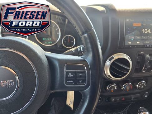 Used 2018 Jeep Wrangler Unlimited Sahara w/ Connectivity Group AWD/4WD image 15