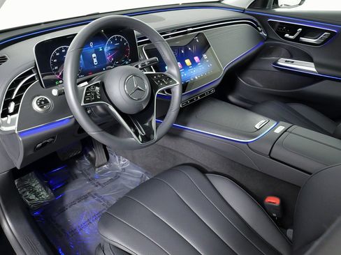 Used 2025 Mercedes-Benz E 350 4MATIC Sedan image 32