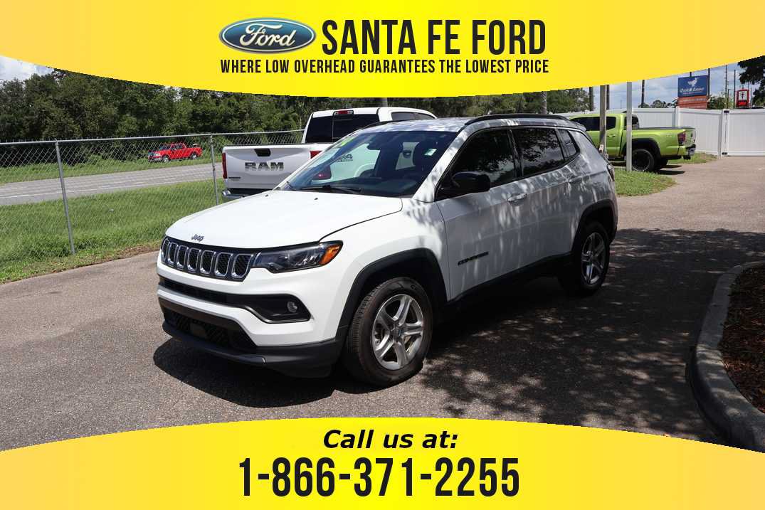 Used 2024 Jeep Compass Latitude w/ Altitude Special Edition AWD/4WD image 1