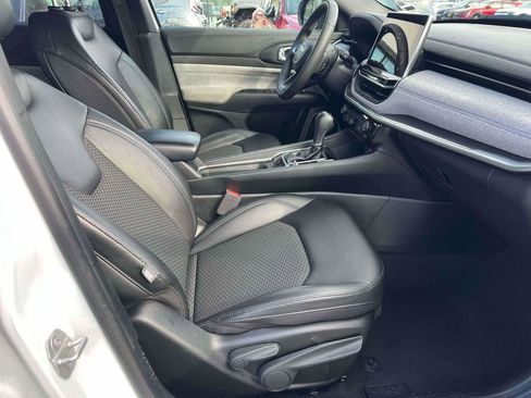 Used 2024 Jeep Compass Latitude image 12