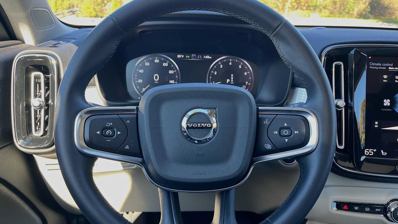 Used 2022 Volvo XC40 T5 Momentum w/ Premium Package AWD/4WD image 38