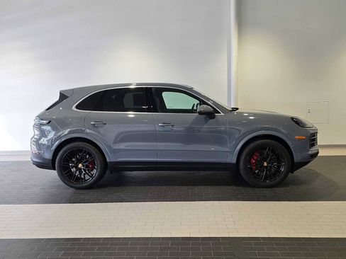 Used 2024 Porsche Cayenne S image 8