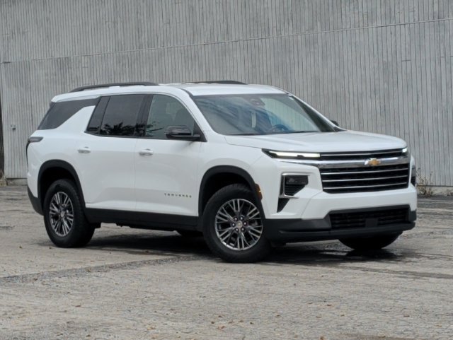 Used 2025 Chevrolet Traverse LT AWD/4WD image 18