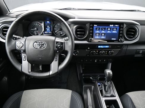 Used 2022 Toyota Tacoma TRD Off-Road w/ Technology Package image 5