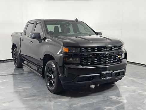 Used 2020 Chevrolet Silverado 1500 Custom w/ Custom Value Package AWD/4WD image 3