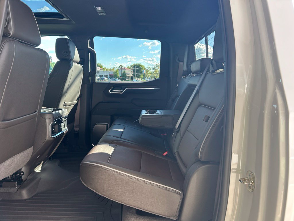Used 2024 GMC Sierra 1500 Denali w/ Technology Package AWD/4WD image 9