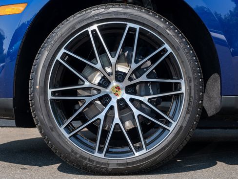 Certified 2026 Porsche Macan image 12