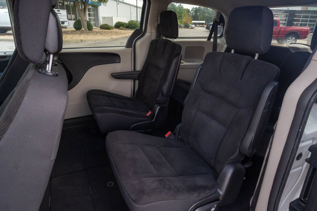 Used 2019 Dodge Grand Caravan SE w/ UConnect Hands-Free Group FWD image 15