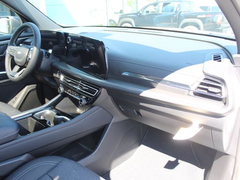 New 2027 Chevrolet Traverse LT w/ Sun and Wheel Package FWD image 15