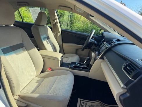 Used 2013 Toyota Camry LE FWD image 19