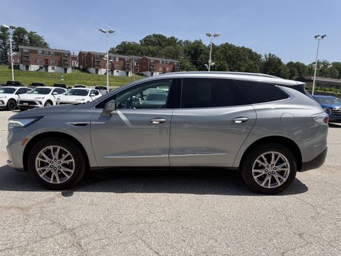 Used 2024 Buick Enclave Essence w/ Experience Buick Package FWD image 4