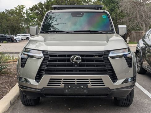 Used 2024 Lexus GX 550 w/ Accessory Package (Z1) image 2