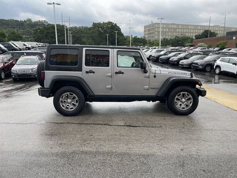 Used 2017 Jeep Wrangler Unlimited Rubicon w/ Cold Weather Group AWD/4WD image 7