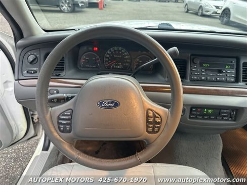 Used 2004 Ford Crown Victoria LX image 15