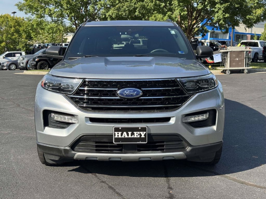 Used 2020 Ford Explorer XLT w/ Equipment Group 202A AWD/4WD image 28