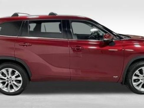 Used 2023 Toyota Highlander Limited image 11