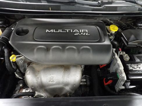 Used 2016 Chrysler 200 Limited image 18