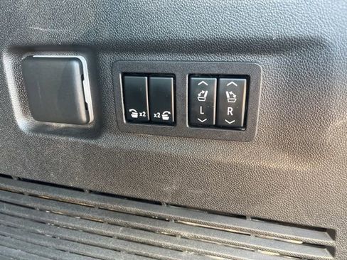 Used 2023 Chevrolet Suburban High Country w/ Advanced Technology Package image 9