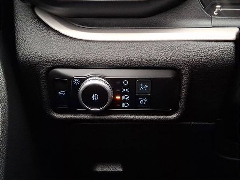 Used 2022 Ford Explorer XLT w/ Equipment Group 202A image 24