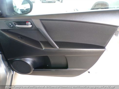Used 2011 MAZDA MAZDA3 i Touring FWD image 25