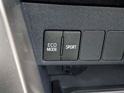 Used 2018 Toyota RAV4 XLE FWD image 26