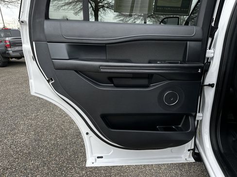 Used 2018 Ford Expedition XL w/ Fleet Convenience Package image 21