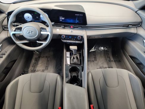 Used 2023 Hyundai Elantra SEL w/ Convenience Package FWD image 3