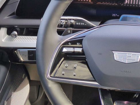 New 2025 Cadillac Optiq Luxury 1 image 15