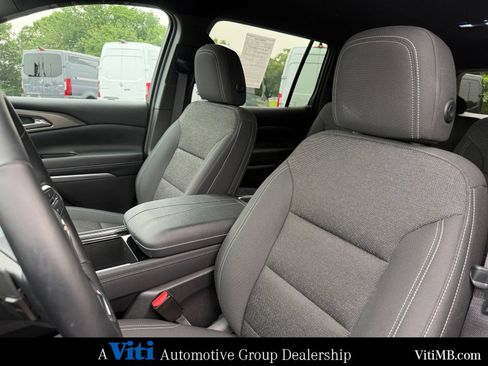 Used 2025 Chevrolet Traverse LT w/ Driver Confidence Package AWD/4WD image 18
