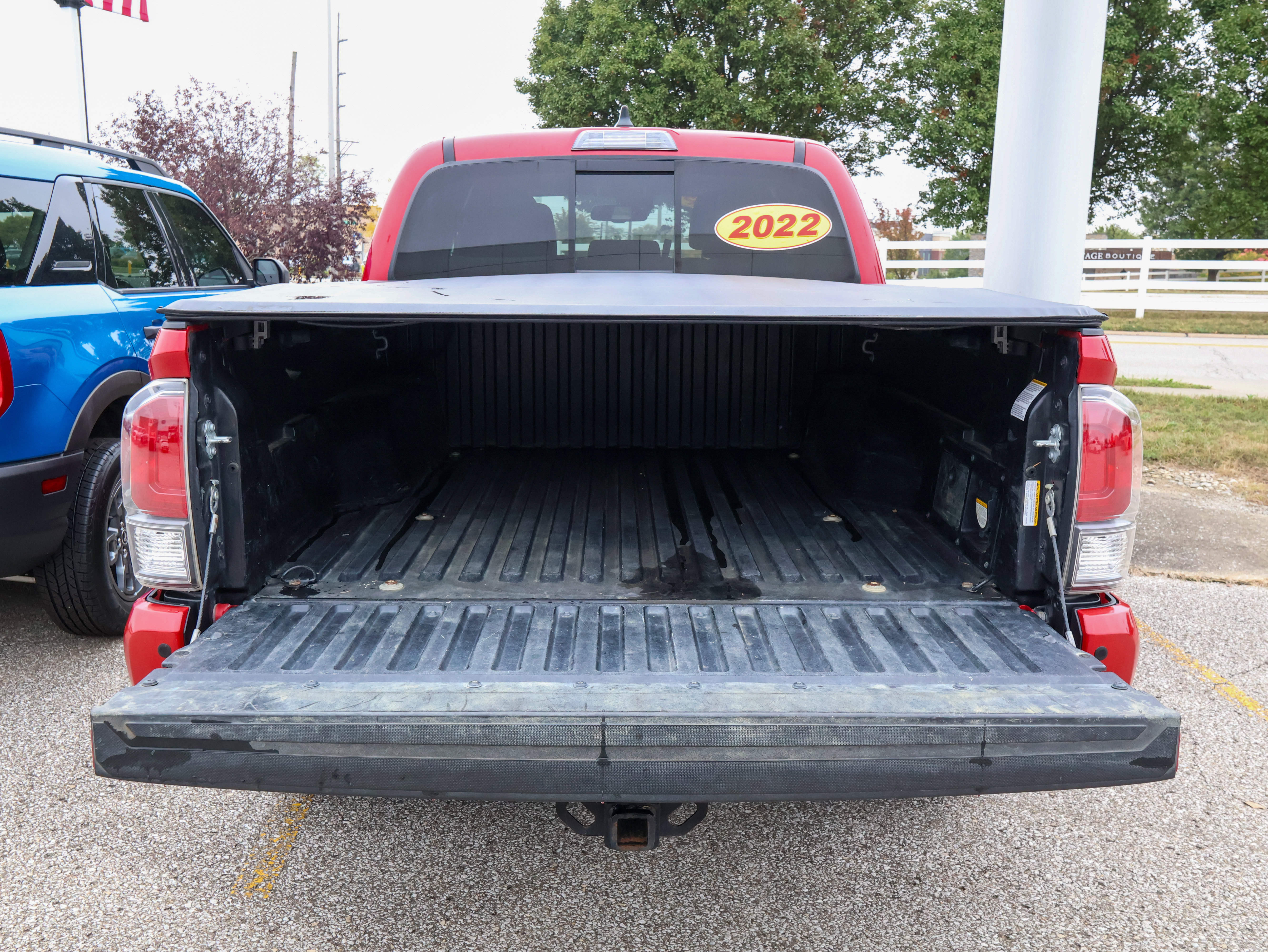 Used 2022 Toyota Tacoma TRD Off-Road w/ Technology Package AWD/4WD image 9