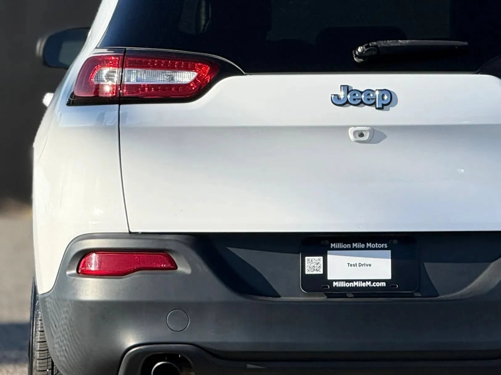 Used 2018 Jeep Cherokee Latitude Plus FWD image 13