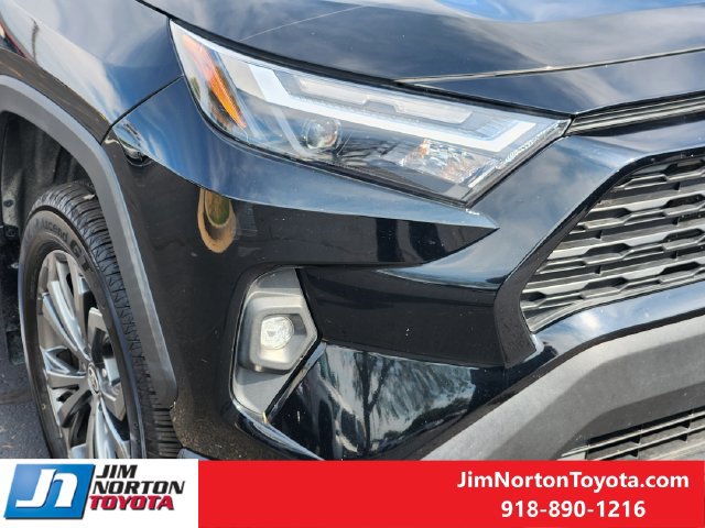 Used 2022 Toyota RAV4 XLE Premium AWD/4WD image 10
