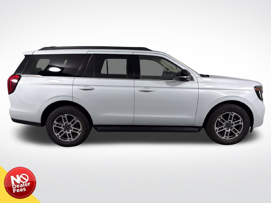Used 2025 Ford Expedition Active RWD image 2