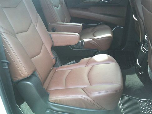 Used 2017 Cadillac Escalade ESV Luxury AWD/4WD image 24