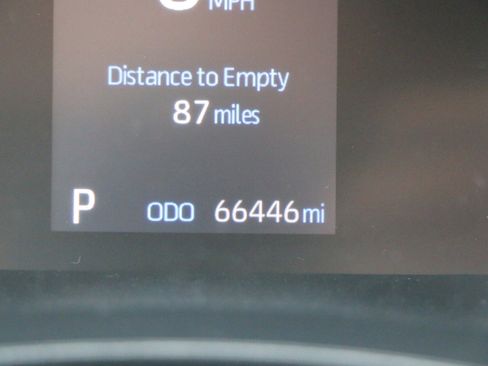 Used 2022 Toyota Highlander LE FWD image 32