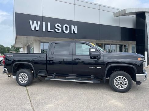 Used 2025 Chevrolet Silverado 2500 LT w/ Convenience Package AWD/4WD image 2