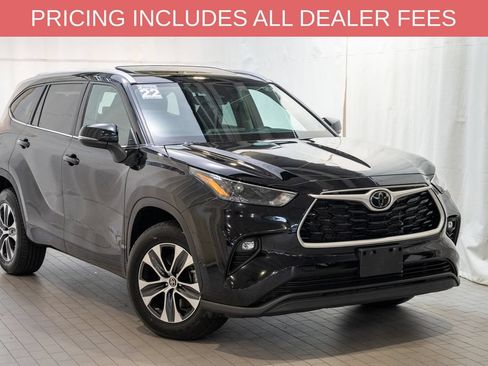 Used 2022 Toyota Highlander XLE AWD/4WD image 1