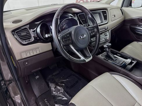Used 2017 Kia Sedona SX Limited image 18