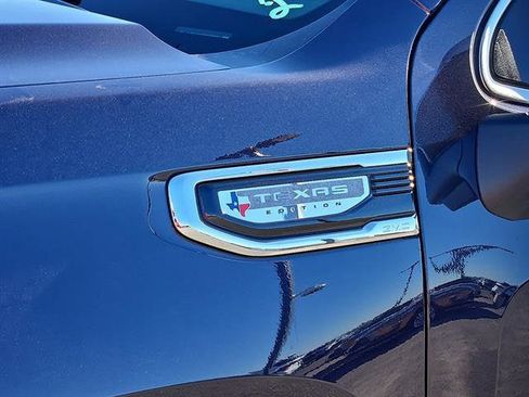 New 2026 GMC Sierra 1500 SLT image 9