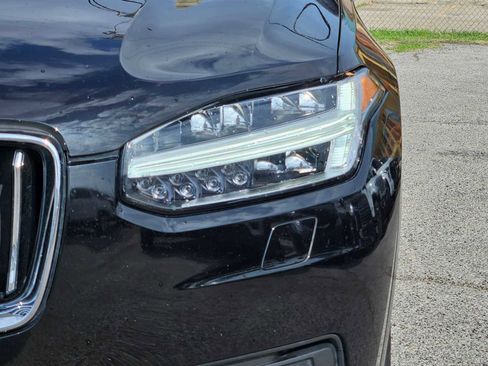 Used 2021 Volvo XC90 T5 Momentum image 11