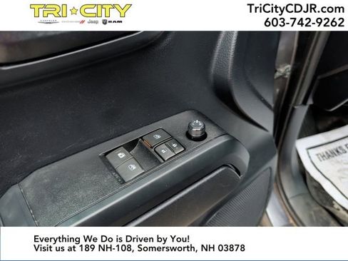 Used 2019 Toyota Tacoma SR image 18