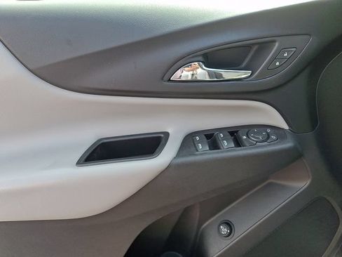 Used 2018 Chevrolet Equinox LT FWD image 12