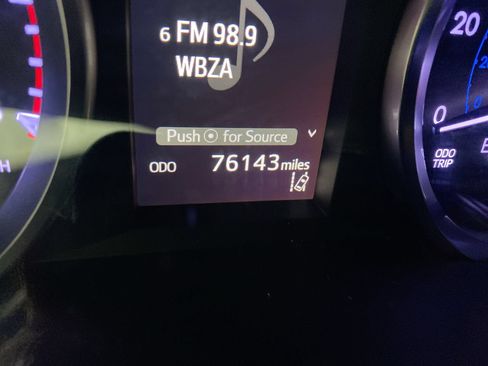 Used 2018 Toyota Highlander Plus AWD/4WD image 17