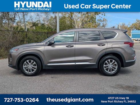 Used 2019 Hyundai Santa Fe SE image 2