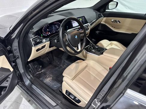 Used 2019 BMW 330i Sedan w/ Premium Package image 4