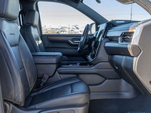 Used 2025 GMC Yukon XL Denali image 7